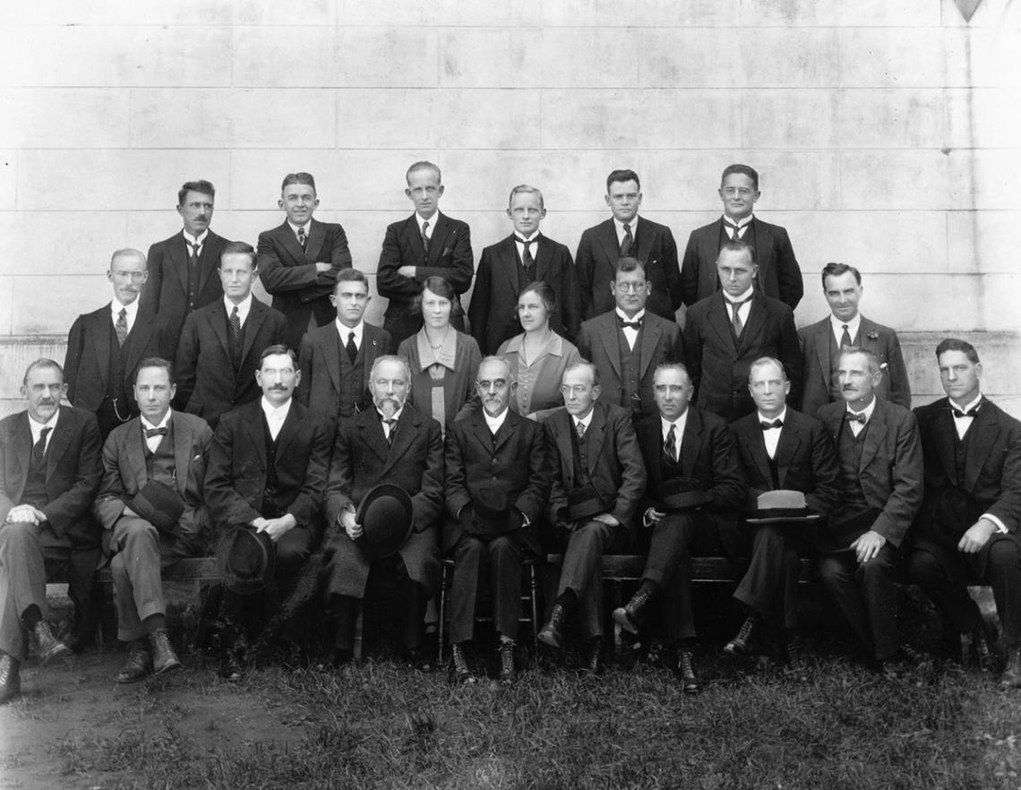 The staff of the PUC of 1927 with visitors